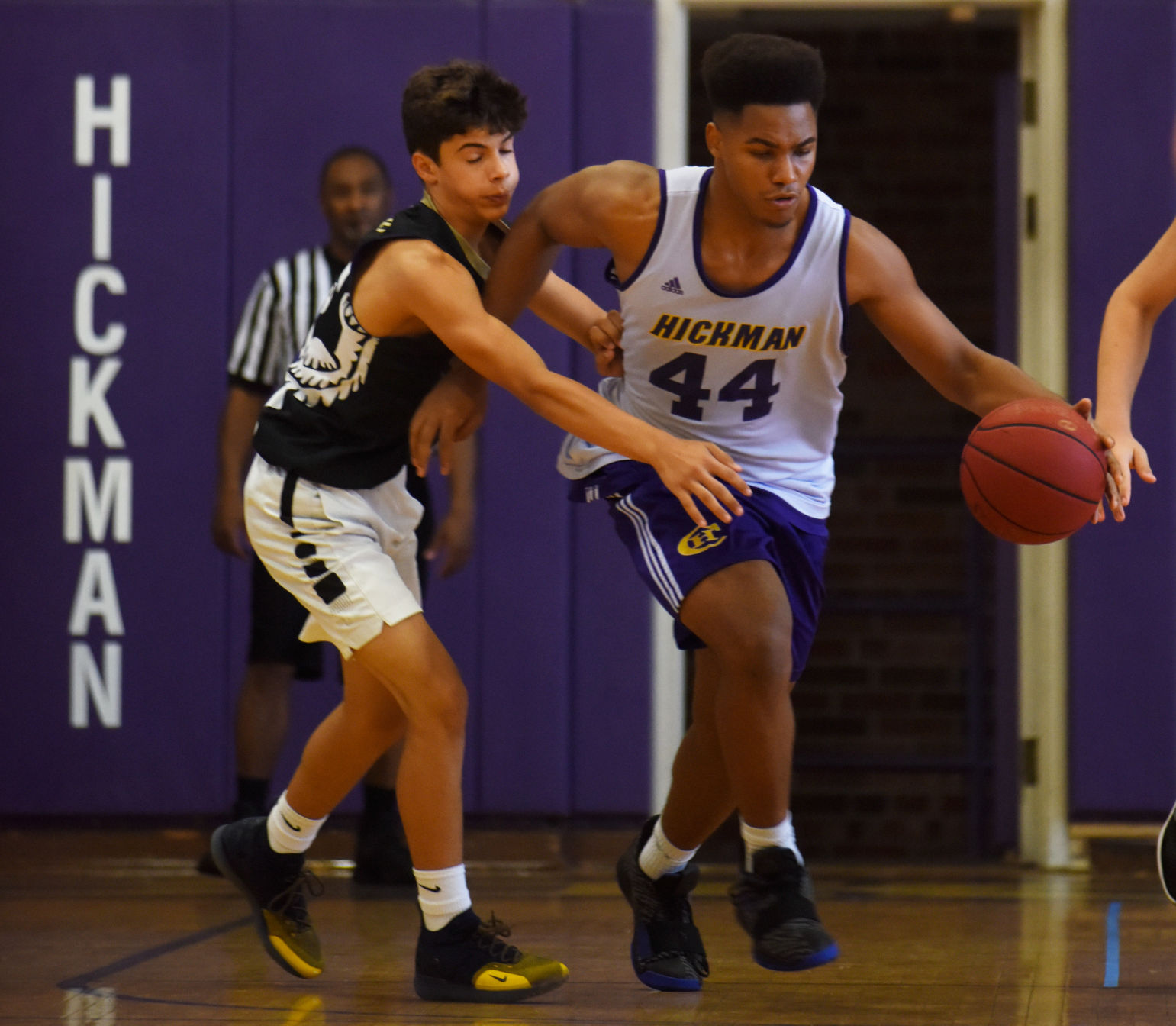 Roman Canty dribbles the ball during the varsity boys basketball game